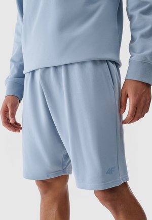 - Krótkie spodenki sportowe