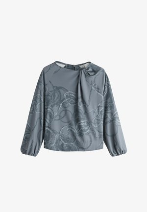 Grijze blouse met lange mouwen en zijdezachte textuur, voorzien van een touwpatroon in een donkere tint, plooidetail bij de halslijn en elastische manchetten.