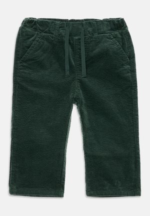 Kordfløyelsbukser i mørkegrønn, med elastisk midjebånd og snor, to frontlommer og en ribbet tekstur.