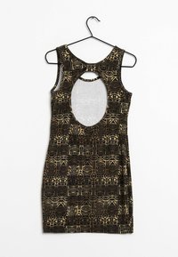 Robe à motif noir et or avec un design ajusté et une grande découpe dans le dos. Le matériau semble lisse avec une texture douce et un imprimé géométrique.