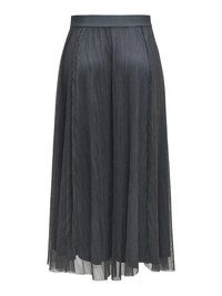 Fustă neagră pliată, cu o talie netedă, confecționată dintr-un material ușor, cu dungi verticale și o formă evazată, în linie A.