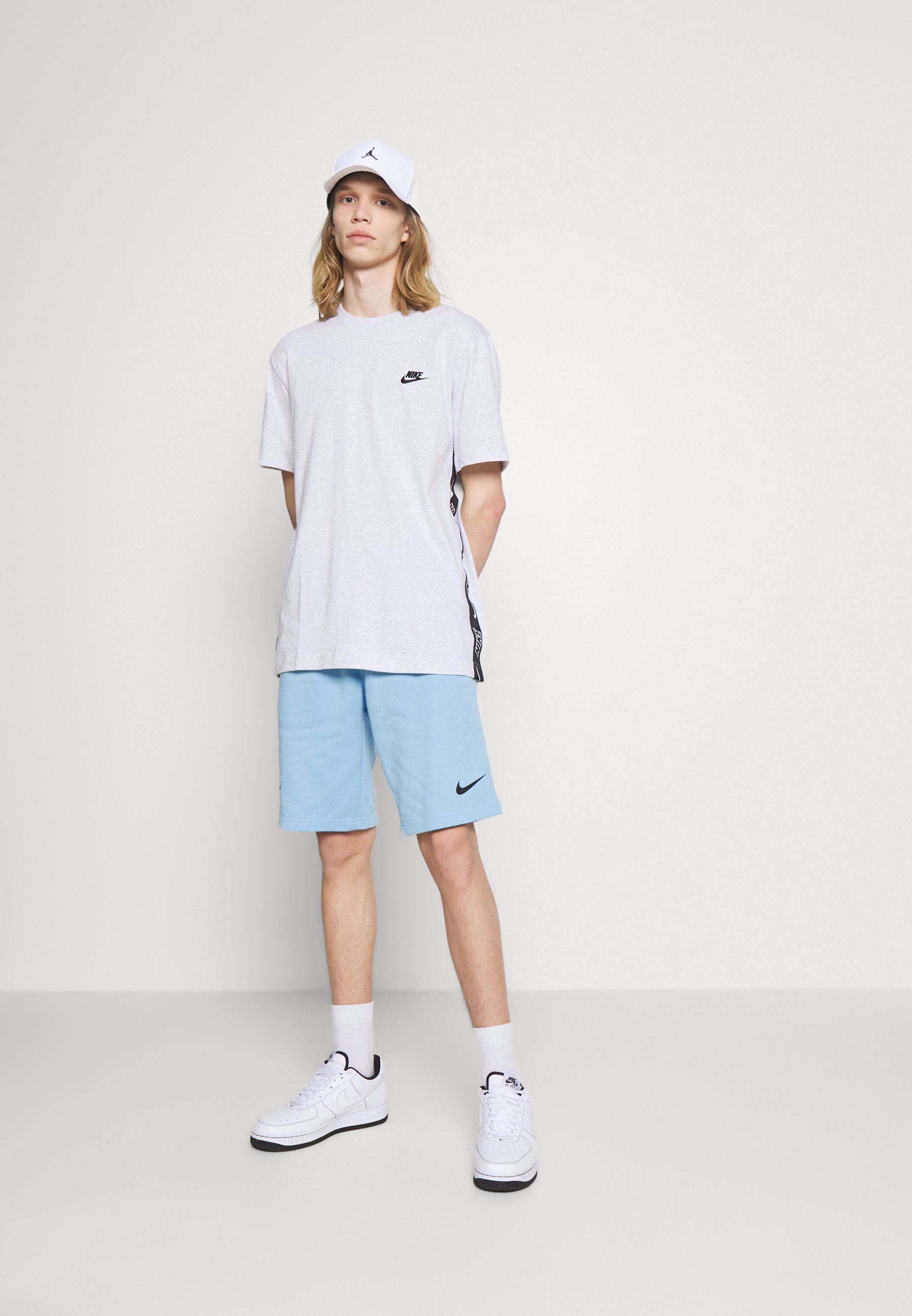 Nike Sportswear REPEAT - Shorts 