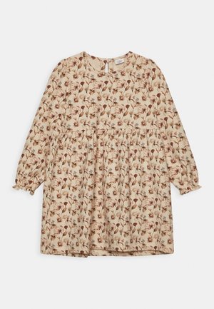 En langærmet beige kjole med et blomstermønster i brune nuancer over hele. Har en indsnævret talje og en nøglehulslukning bagpå.