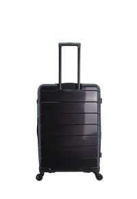 Maleta rígida negra con textura estriada, mango retráctil y cuatro ruedas para movilidad.