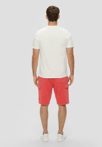 s.Oliver MIT BRUSTTASCHE - T-shirt basic - weiß
