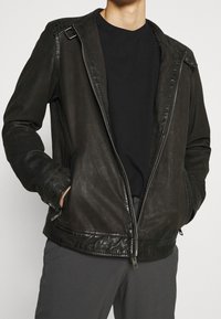 Oakwood Skinnjacka - dark brown