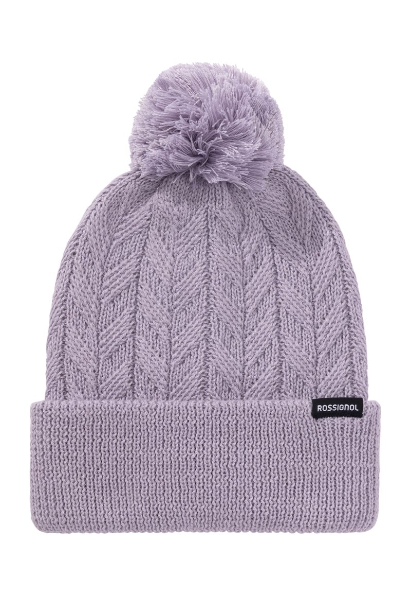 Cappello a maglia lavanda con un motivo a zig zag testurizzato, bordo a coste e un pompon soffice sopra. Presenta una piccola etichetta nera con il logo.