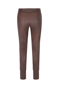 Braune Fake-Leder-Leggings mit glatter Textur, eng anliegendem Design und Knöchelbündchen. Mit einem hohen Taillenbund und minimalen Nahtdetails.