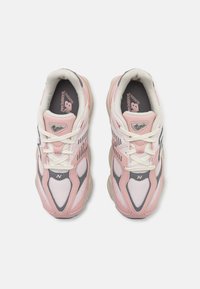 New Balance 9060 - Joggesko - white/rose