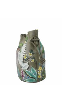 Graue Leder-Einkaufstasche mit einem gemalten weißen Tauben- und Blumenmuster. Verfügt über einen Zugverschluss und goldfarbene Hardware-Akzente.