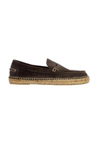 Scarpe slip-on in suede marrone scuro con punta rotonda, suola tipo espadrilla in juta e cuciture decorative lungo i lati.