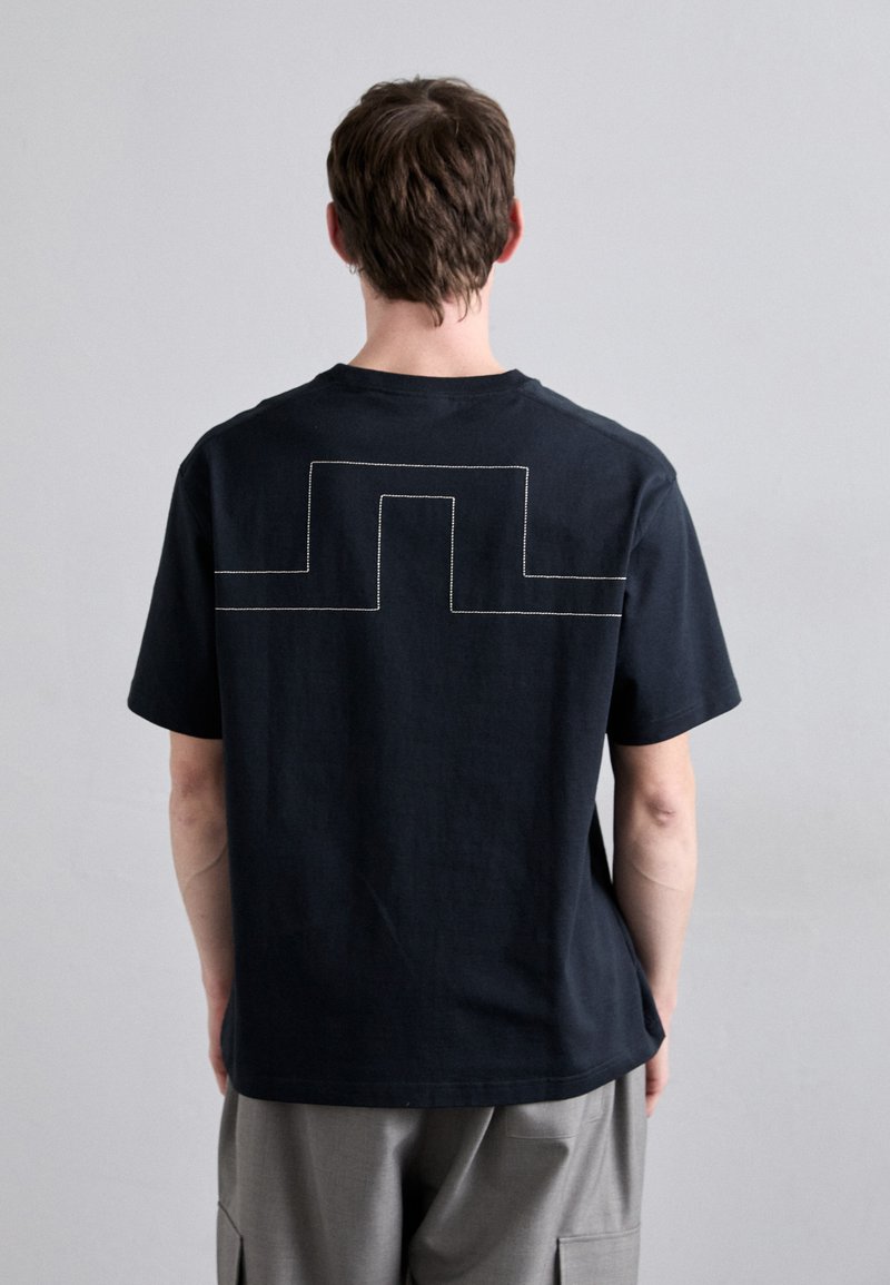J.LINDEBERG - TJORN BRIDGE - T-shirts - black, Forstørre