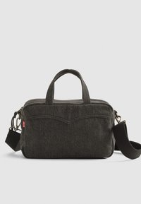 Δεν επιλέχθηκε, black mid wash