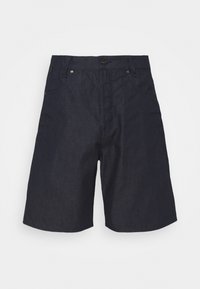 Shorts de mezclilla azul oscuro con corte recto, cierre con botón y bolsillos frontales. La tela tiene una textura sutil sin patrones visibles.