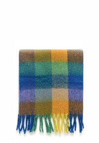 Multifarvet ternet tørklæde med grønne, blå, gule og orange nuancer. Blødt stof med frynser på kanterne. Rektangulært form.