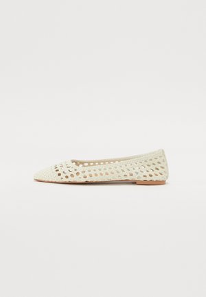 SAXTON - Ballet pumps - bone