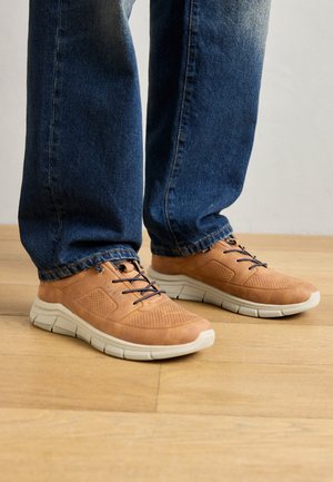 SOA - Baskets basses - cognac