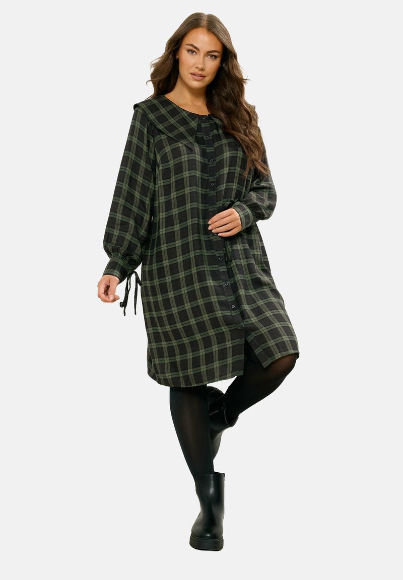 Schwarz-grünes kariertes Kleid mit Kragen, durchgehender Knopfleiste und elastischen Bündchen. Es hat seitliche Bindeüsen und eine lockere, knielange Passform.