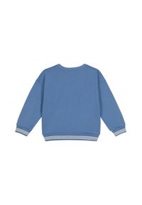 Světle modrý svetr s dlouhými rukávy. Žebrované manžety a pas mají bílé a námořnické pruhy. Zadní pohled, měkká látka.