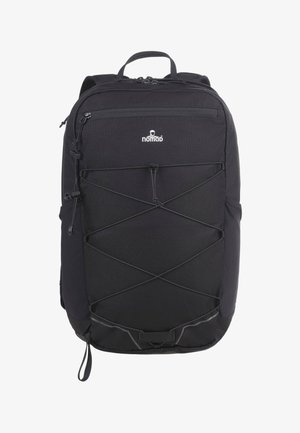 Zwarte rugzak van een gestructureerde stof, met ritscompartimenten en een elastische bungeekoord aan de voorkant. Voorzien van een handvat aan de bovenkant en subtiele branding.
