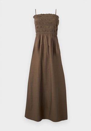 Pruun varrukateta maxi kleit kootud ülaosaga ja õhukeste õlarihmadega, voolava seelikuga, valgel taustal eksponeeritud.