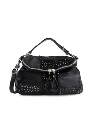 Czarna skórzana torebka na ramię z srebnym zamkiem błyskawicznym, ćwiekami i dwoma uchwytami, z patchworkowym wzorem i regulowanym paskiem na ramię.