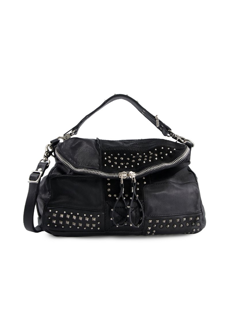 Czarna skórzana torebka na ramię z srebnym zamkiem błyskawicznym, ćwiekami i dwoma uchwytami, z patchworkowym wzorem i regulowanym paskiem na ramię.