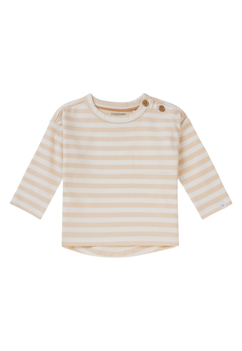 Chemise à manches longues beige clair avec des rayures horizontales crème, dotée de deux accents de boutons marron sur l'épaule gauche et d'un ourlet arrondi.