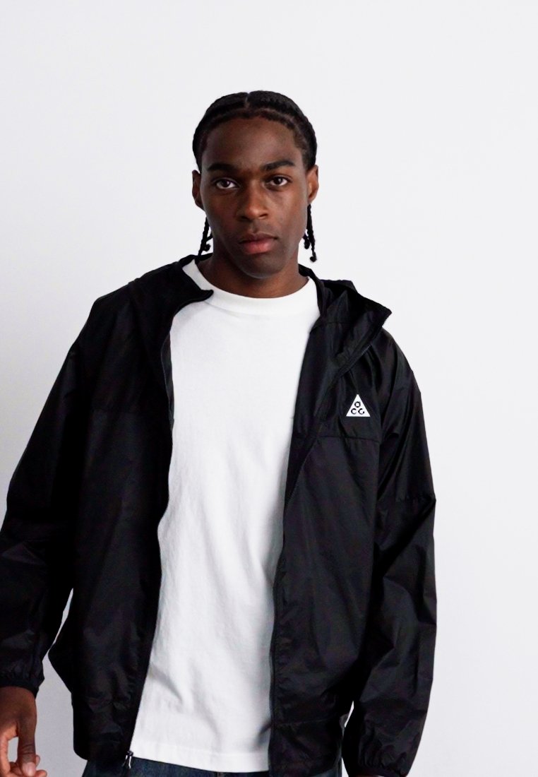 NIKE ACG ナイロンジャケット　ブルゾン　ブラック NIKE ACG(ナイキエーシージー) / ブルゾン/XS/ナイロン/BLK/無地