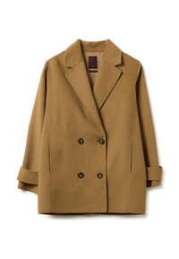 Cappotto doppio petto in misto lana marrone con revers, due tasche frontali e dettagli con bottoni. Presenta polsini arrotolati e una texture morbida.