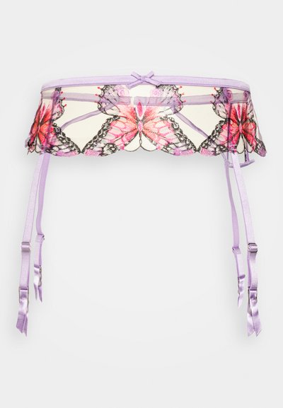 Λαϊκή ζώνη καλτσών με σχέδιο πεταλούδας σε ροζ και μαύρο, με κρεμ βάση. Διαθέτει λιλά σατινέ ιμάντες και κορδέλες για ρυθμιζόμενο μήκος.