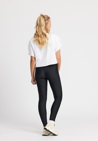 rethinkit studios RAW EDGES CAEN - T-shirt basic