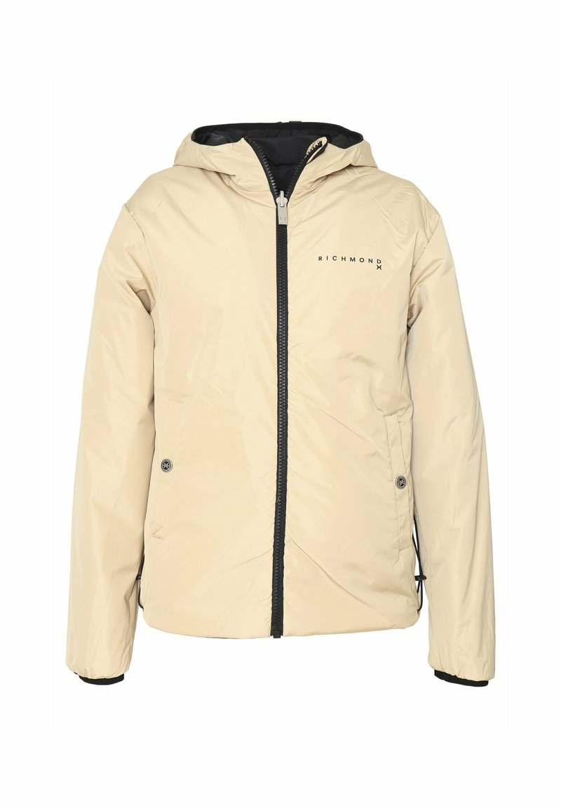 Giacca a vento beige con cappuccio, zip frontale e accenti neri. Presenta un logo sul petto e coulisse regolabili all'orlo.