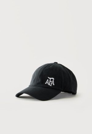 Gorra de béisbol negra con letras "AFA" bordadas en blanco en la parte frontal, mostrada sobre un fondo claro y sencillo.