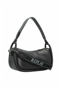Zwarte leren handtas met een gebogen vorm, verstelbare schouderband met het 'REPLAY' logo en zilverkleurige hardware met een ritssluiting.