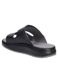 Sandales à glissière noires avec un dessus synthétique texturé, bout ouvert, double découpes et une semelle galbée pour le confort et le soutien.
