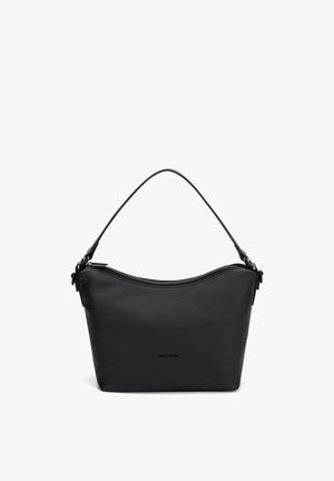 Zwarte leren schoudertas met een bovenste ritssluiting en een enkele gebogen schouderriem, met een klein reliëf merklogo aan de voorkant.