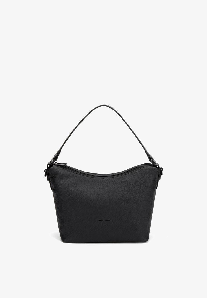 Sac à main en cuir noir porté à l'épaule, avec une fermeture éclair sur le dessus et une seule bandoulière courbée, affichant un petit logo de marque embossé à l'avant.