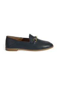 Mocassins en cuir marine avec une finition lisse, un bout pointu et des accents en doré. Présentent une semelle plate et des détails de couture sur les côtés.