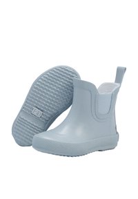 Bottes de cheville en caoutchouc bleu clair avec des semelles grises texturées, des panneaux latéraux élastiques et des languettes pour un enfilage facile. Surface lisse sans motifs.