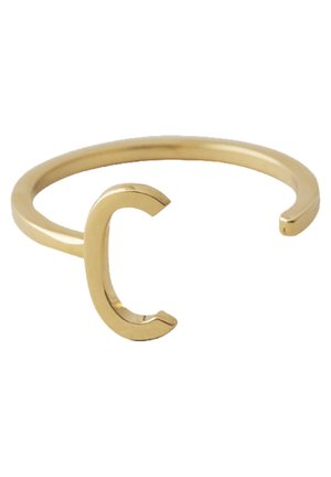 Tynd åben armring i guld med et hævet, poleret guld bogstav C foran i midten.