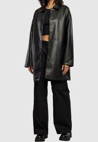 Urban Classics Veste en similicuir - black