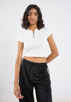 - T-shirt basic