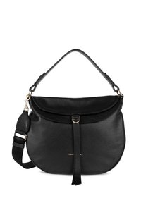 Sac à main en cuir noir avec une forme arrondie, fermeture à rabat en haut et bandoulière ajustable. Caractéristiques de quincaillerie en ton doré et détail de surface texturée.
