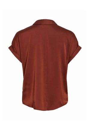 Blouse en satin couleur rouille à manches courtes, avec col et manches retroussées. Texture lisse avec un ourlet légèrement incurvé.