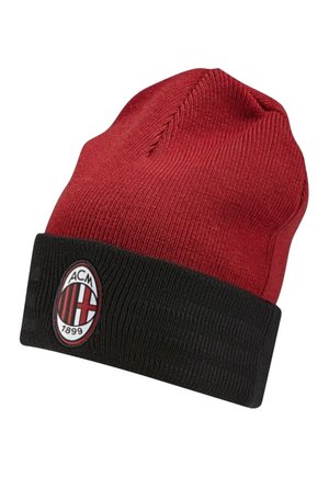Berretto di lana rosso con risvolto nero con il logo del club di calcio AC Milan e il testo "1899" sul davanti.