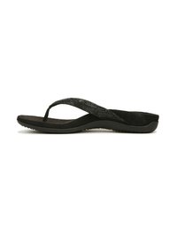 Des tongs noires avec une sangle texturée noire et une semelle lisse, présentant un lit de pied incurvé et un design léger pour le confort.