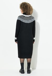 Ulla Popken NORWEGIAN STRIPED TURTLENECK  - Pletené šaty - black