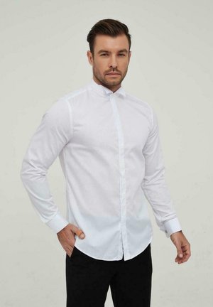 EN  À COL CASSÉ EN SLIM FIT - Chemise classique - blanc