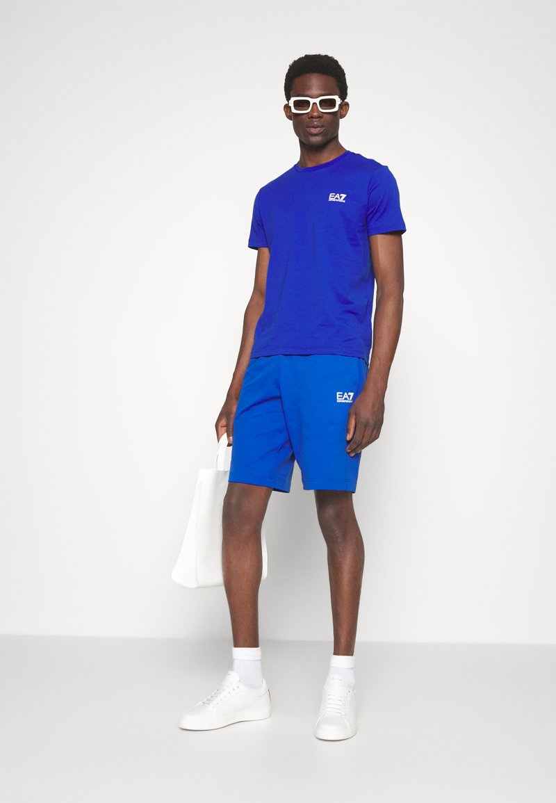 Herren Trainingsanzüge | EA7 Emporio Armani BERMUDA Jogginghose royal blue/royal - CV73842 Herren Trainingsanzüge | EA7 Emporio Armani BERMUDA Jogginghose royal blue/royal - CV73842